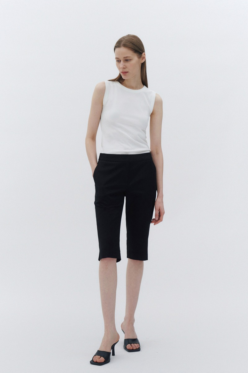 Slim-fit half pants ( Black )